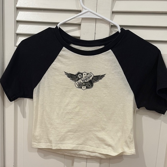 PacSun Tops - Black and White Cropped Graphic Tee